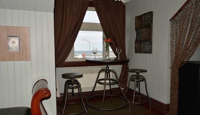 In the heart of Matane, the Bruine Océane Inn is a little gem ready to welcome y