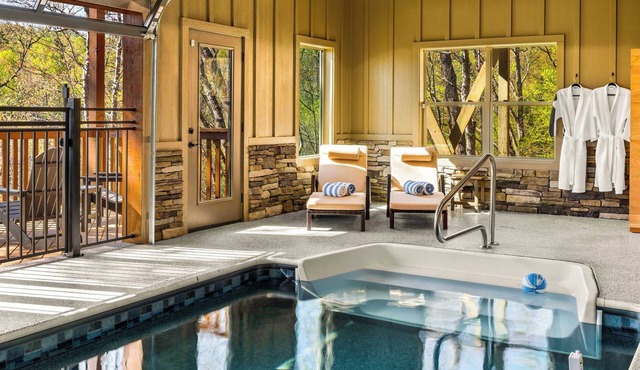Indoor Pool Sauna Minutes to Gatlinburg Couples Retreat