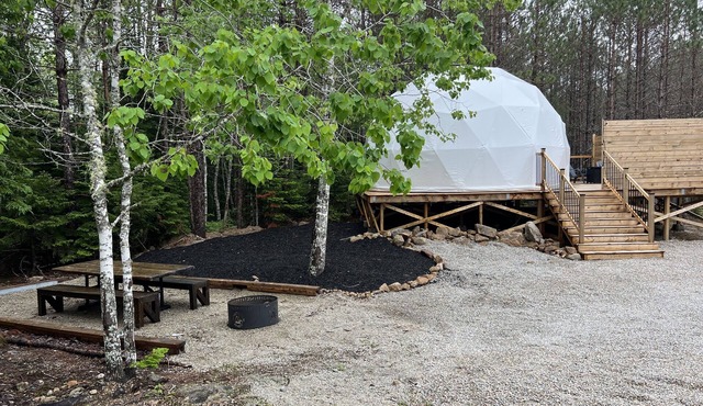 Indulge in luxurious bliss ￼: private Hot Tub, kayaking. So much more