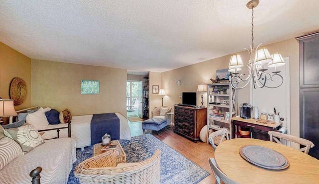 Inviting studio with pool, tennis, hot tub, kitchenette, & private sunny balcony