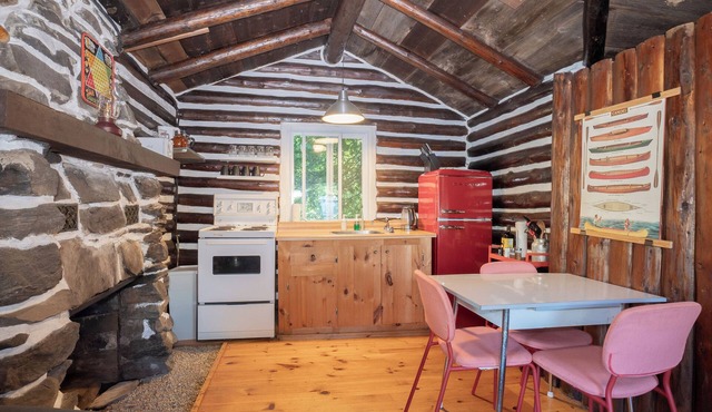 Jack Pine Cabin- North Frontenac Lodge Rustic Cabin