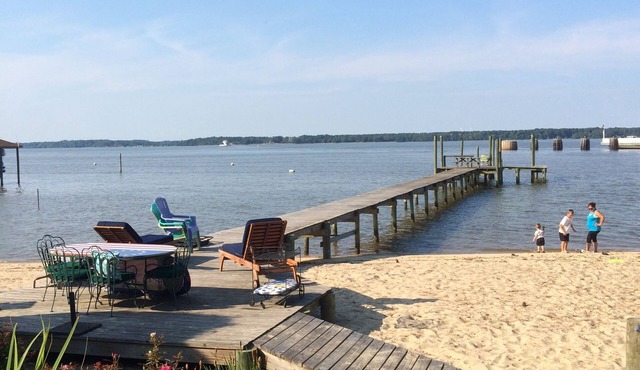 James River Beach Retreat - Waterfront - Williamsburg - Jamestown - Yorktown.