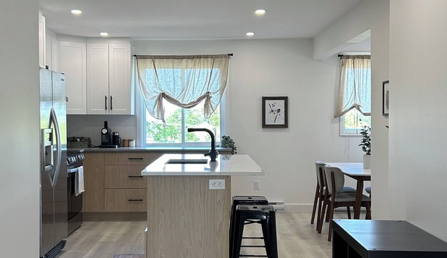 Jolie et Spacieux Appartement 2 Chambres Fraîchement Rénové et Bien Situé à Hull