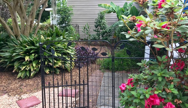 Just Renovated! Landscaped Cottage/Townhome 2BR/2BA, ONE MILE from beach