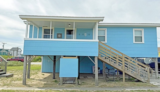 KH4300- Just 50 Feet to The Beach! 3 Bedrooms and Community Pool.