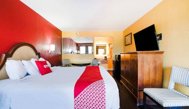 King Bed|OYO Hotel Wade/Fayetteville I-95 South
