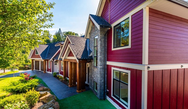 Kingston House - Private, Luxurious Living, Full of Amenities