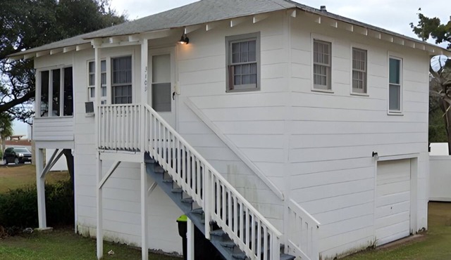 Kora's Beach Cabin- Oceanfront