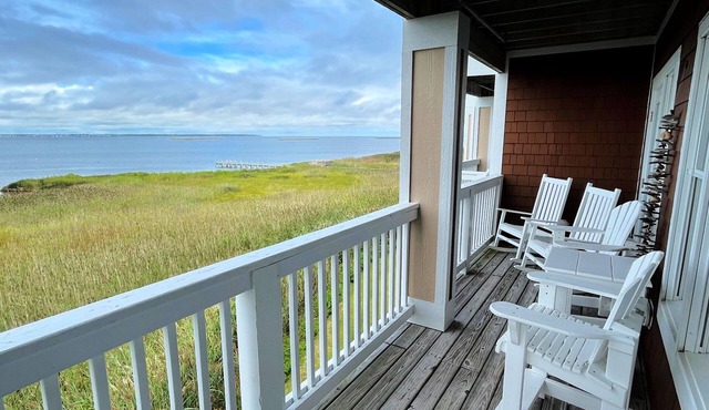 La Dolce Vita II: Soundfront condo w/sunset views, community pool, 2 en-suites!