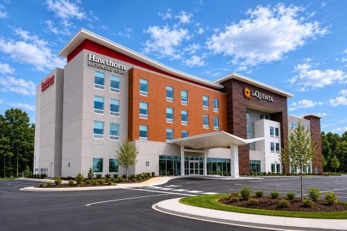 La Quinta Inn & Suites by Wyndham Mebane
