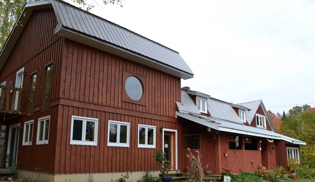 La vallée magique, grande maison familiale et rustique avec sauna.