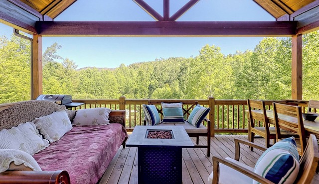 Lake Burton Cabin Retreat: 3 Private Acres, Hot Tub, and Dog-Friendly!