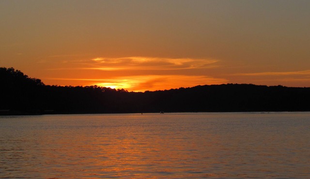 Lake Front Cottage with Two Level Boat Dock - Gorgeous Sunsets