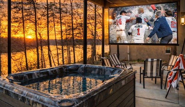 Lake Hartwell- Hot Tub -Game Rm -Outdoor Movies-Deep Water Double slip dock