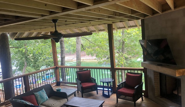 Lake Keowee Cabin 14 miles to Clemson with Hot Tub and new private dock