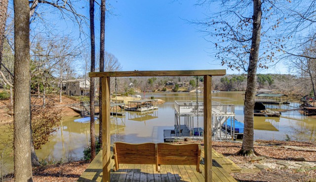 Lake Keowee Family Retreat w/Private Dock