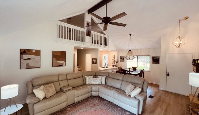 Lake Keowee Home near Clemson, golf, hiking, boating