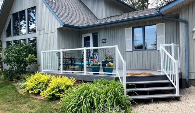 Lake Life meets Country Living Near Gimli