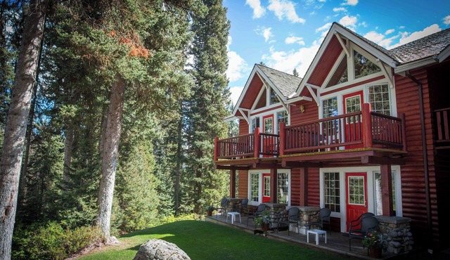 Lake Louise 2-Bedroom Suite | Deck & Views