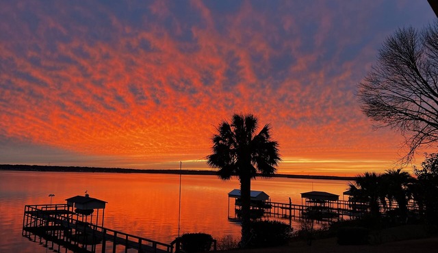 Lake Side Condo Getaway