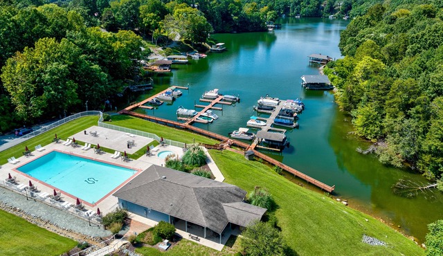 Lake View Landing - Amazing place to sit back and unwind!