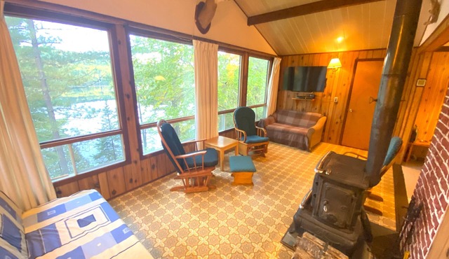 Lake View Paradise with 3 Bedrooms, Getaway!