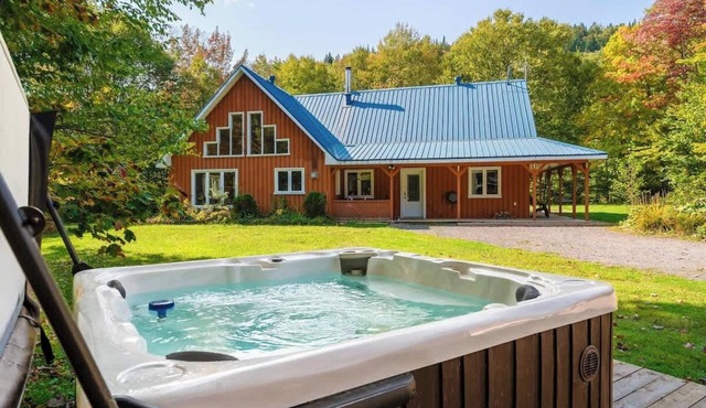 Lakefront Chalet with Outdoor Kitchen and Hot Tub