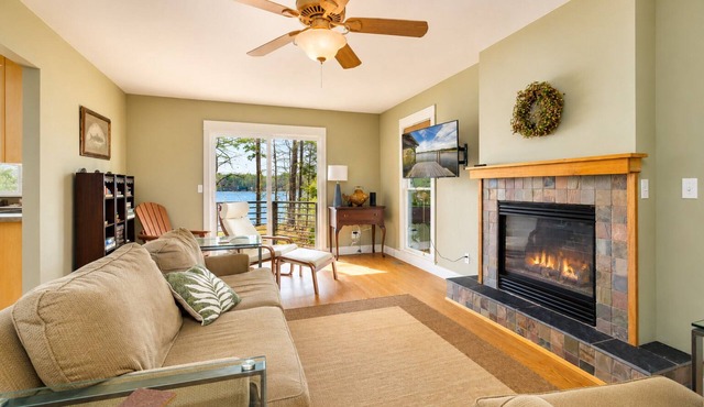 Lakefront, Dock, Kayaks, Paddle Boards, Pet Friendly, Fire pit