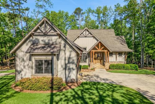 Lakefront Getaway Dock Fire Pit & Games