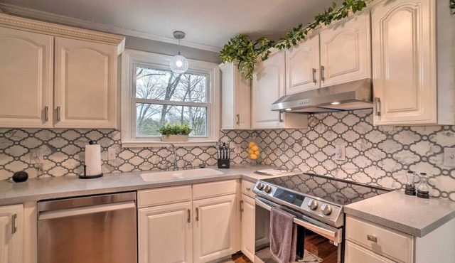 Lakefront Home in Quiet Cove w/Patio & Kayaks!