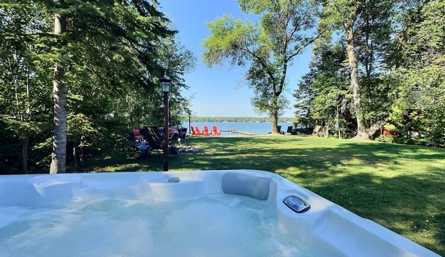 Lakefront Hot Tub Cabin | 4-Season | Dock | Sleeps 8