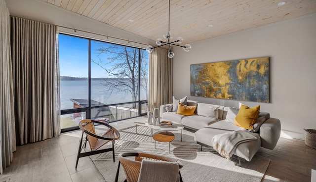 Lakefront House! 2 Large Decks + Private Yard