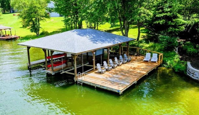 Lakefront Lake Anna Blue Sails - Waterfront