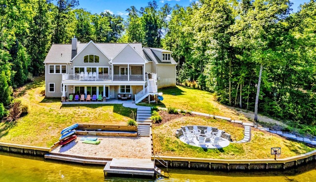 Lakefront on Lake Anna | Dock, Hot Tub, Game Room