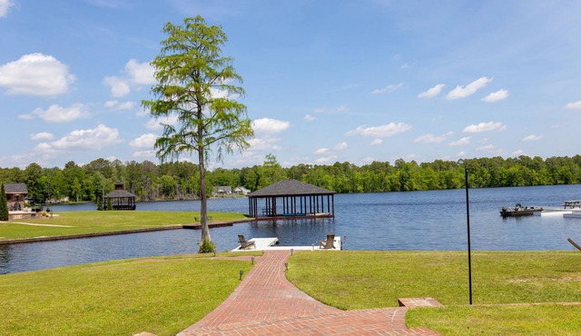 Lakefront Retreat w/ Pool