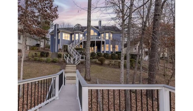 Lakefront, Theater, Gym, Fire Pit, Lily pad, Pool table, Kayaks, Paddle board