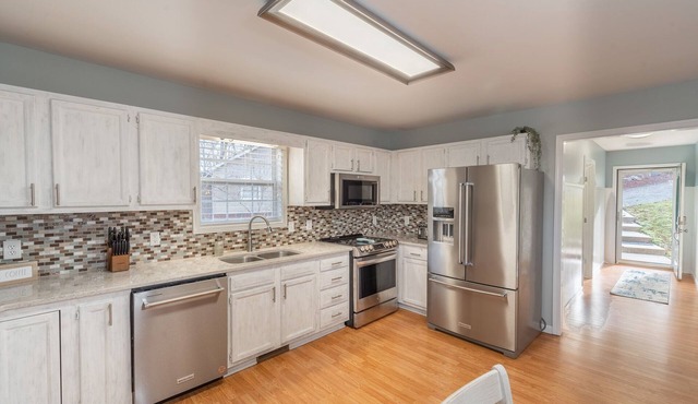 Lakefront w/Game Room, Kayaks and More!