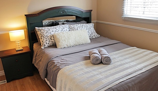 Lakeside 2Br/1Ba 2 levels Apt Prvt Bath/Kitchen/Entrance 10 min to Halifax