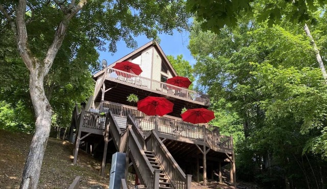 Lakeside Lodge – Private Dock, Hot Tub, Fire Pit & 8 Kayaks