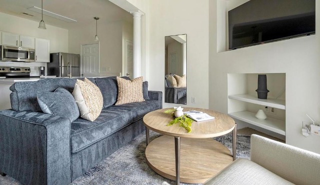 Landing Beautiful 2BD Gym