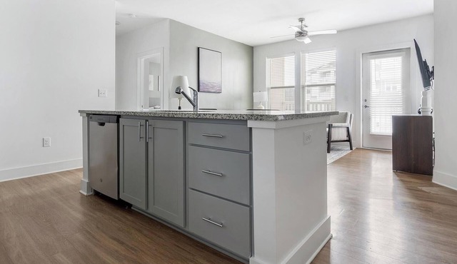 Landing | Incredible 2BD, Pool, Gym