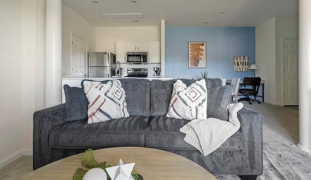 Landing | Modern 2BD, Gym