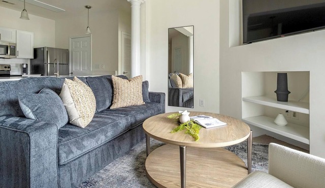 Landing | Modern 2BD, Gym