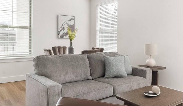 Landing | Modern 2BD, Gym