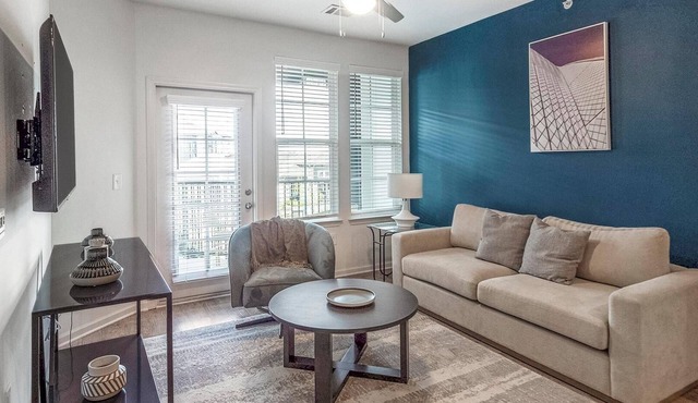Landing | Spectacular 1BD, Pool, Gym