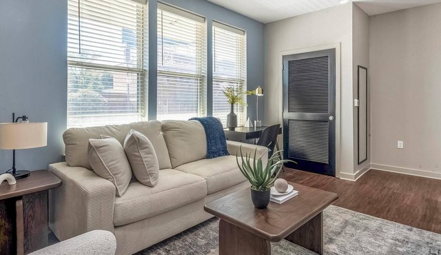 Landing | Spectacular 1BD, Pool, Clubhouse