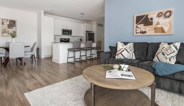Landing | Stylish 2BD, Yoga Studio, Pool