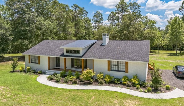 Large 2 bedroom on 4 Acres!