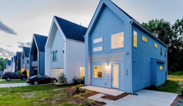 Large 4 Bedroom Modern House with 2 Master Suites