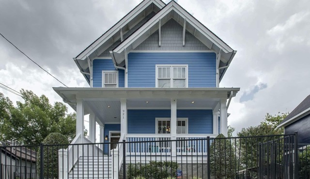 Large Downtown House with Hot Tub & Entertaining Decks